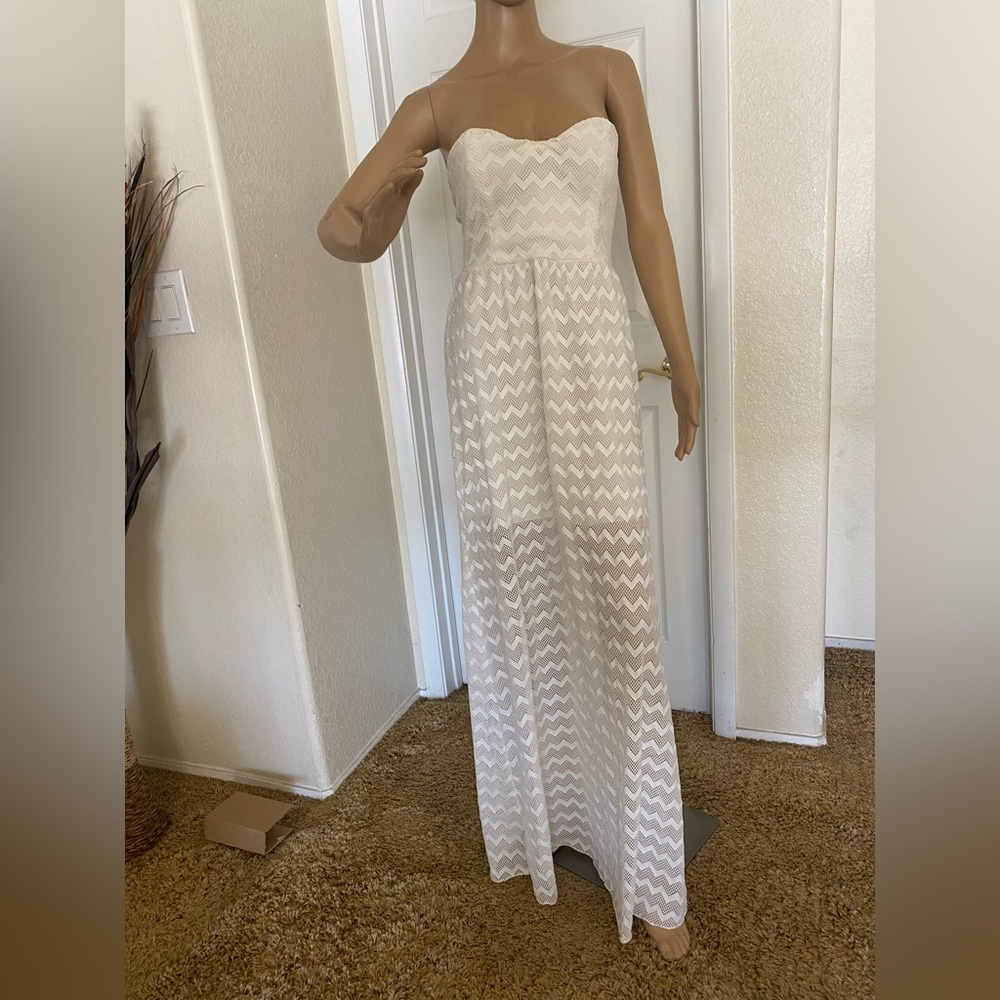 Lace strapless maxi dress only used once,no stains or holes, great condition